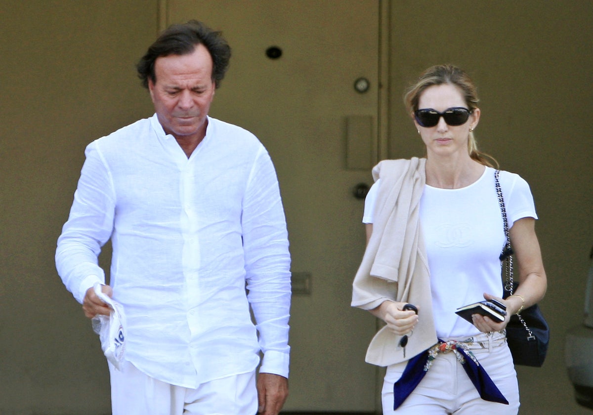 Miranda Rijnsburger disfruta de un verano familiar en Marbella sin Julio  Iglesias