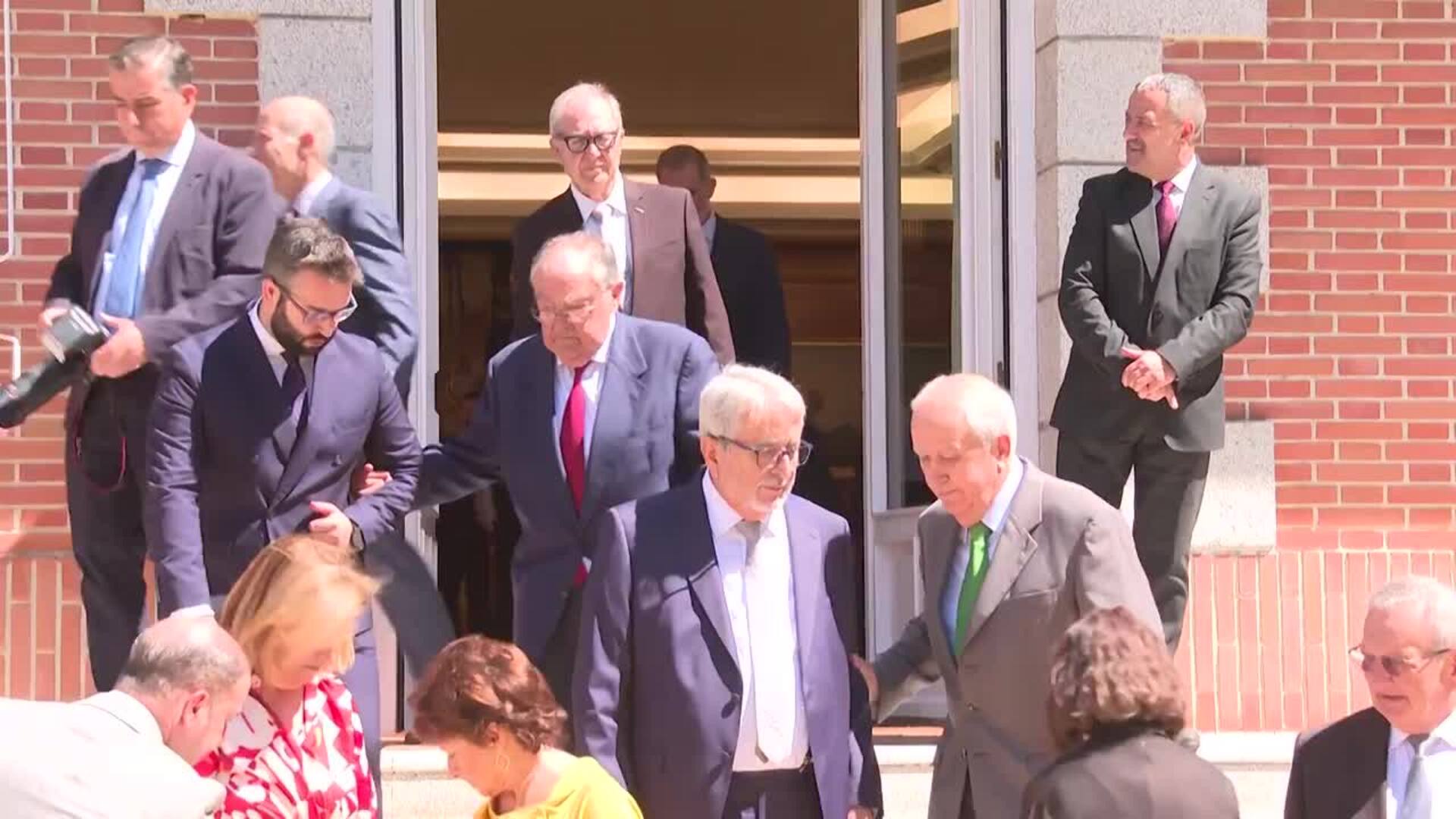 El Rey Felipe, cómplice y pendiente de la Reina Sofía en su reaparición pública juntos