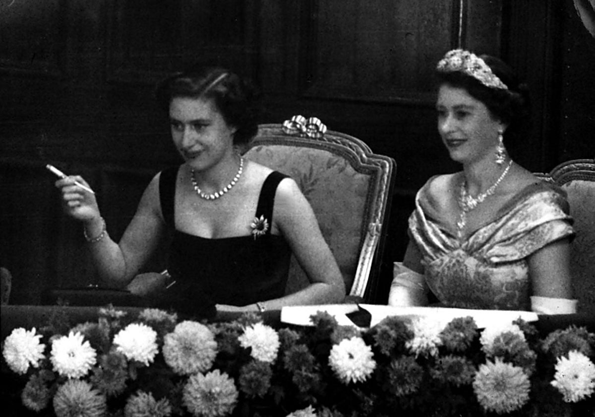 Princesa Margarita junto a la Reina Isabel