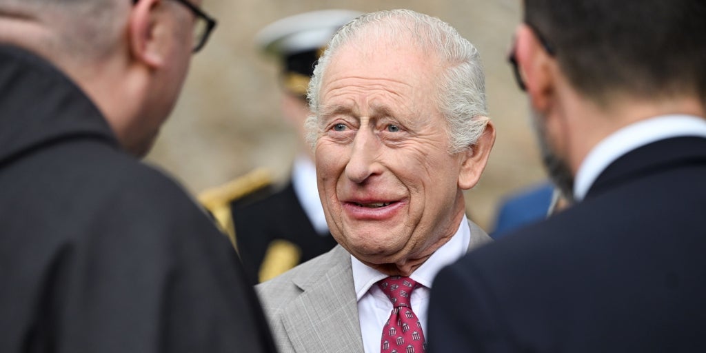 Carlos III Sorprende en Escocia: ¿Preocupaciones por su Salud o un Simple Apoyo?