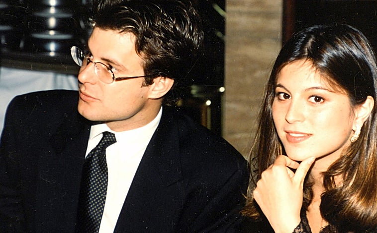 Imagen principal - Cuando Chábeli Iglesias imitaba a su madre ejerciendo de rompecorazones y vendedora de exclusivas