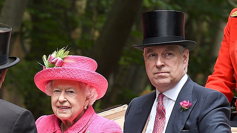 La publicación de la biografía no autorizada del Príncipe Andrés salpica a su difunta madre, la Reina Isabel II