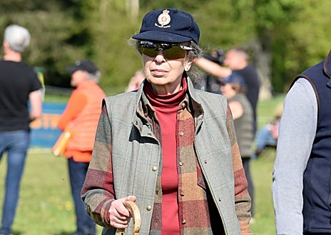 Imagen secundaria 1 - El Rey Carlos, la Princesa Ana y el Príncipe Andrés