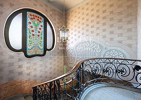 Imagen secundaria 1 - Tres imágenes de los detalles modernistas de la propiedad