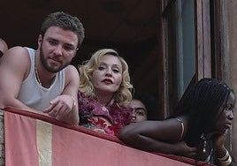 Madonna celebra su 67 cumpleaños en Italia con su joven novio, sus dos hijas, caballos y un enorme pastel