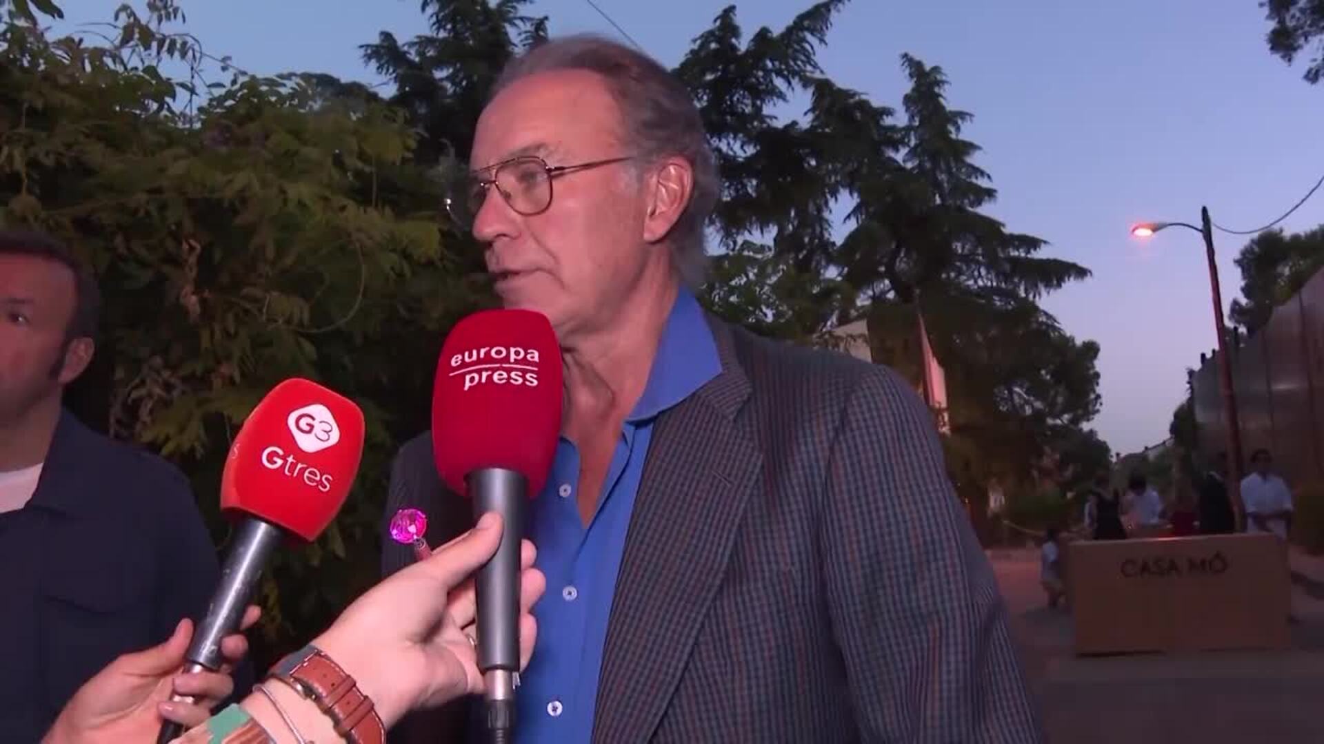 Bertín Osborne y Gabriela Guillén presentan a su hijo en la revista &#039;Hola&#039;