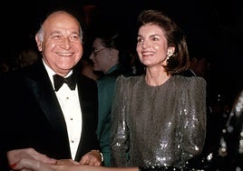 Muere a los 95 años Maurice Tempelsman, confidente y último amor de Jackie Kennedy