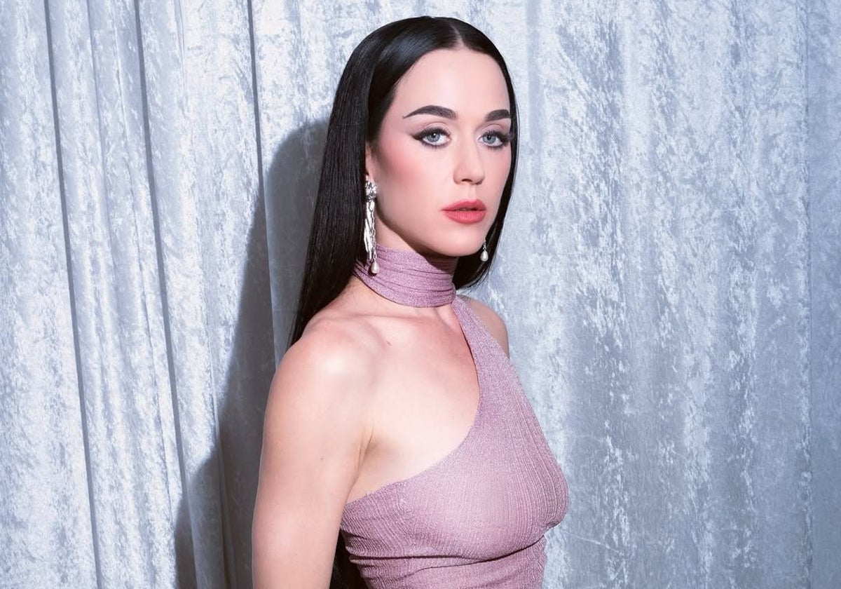 Katy Perry insinúa no estar soltera en divertida propuesta de matrimonio de fan en su concierto