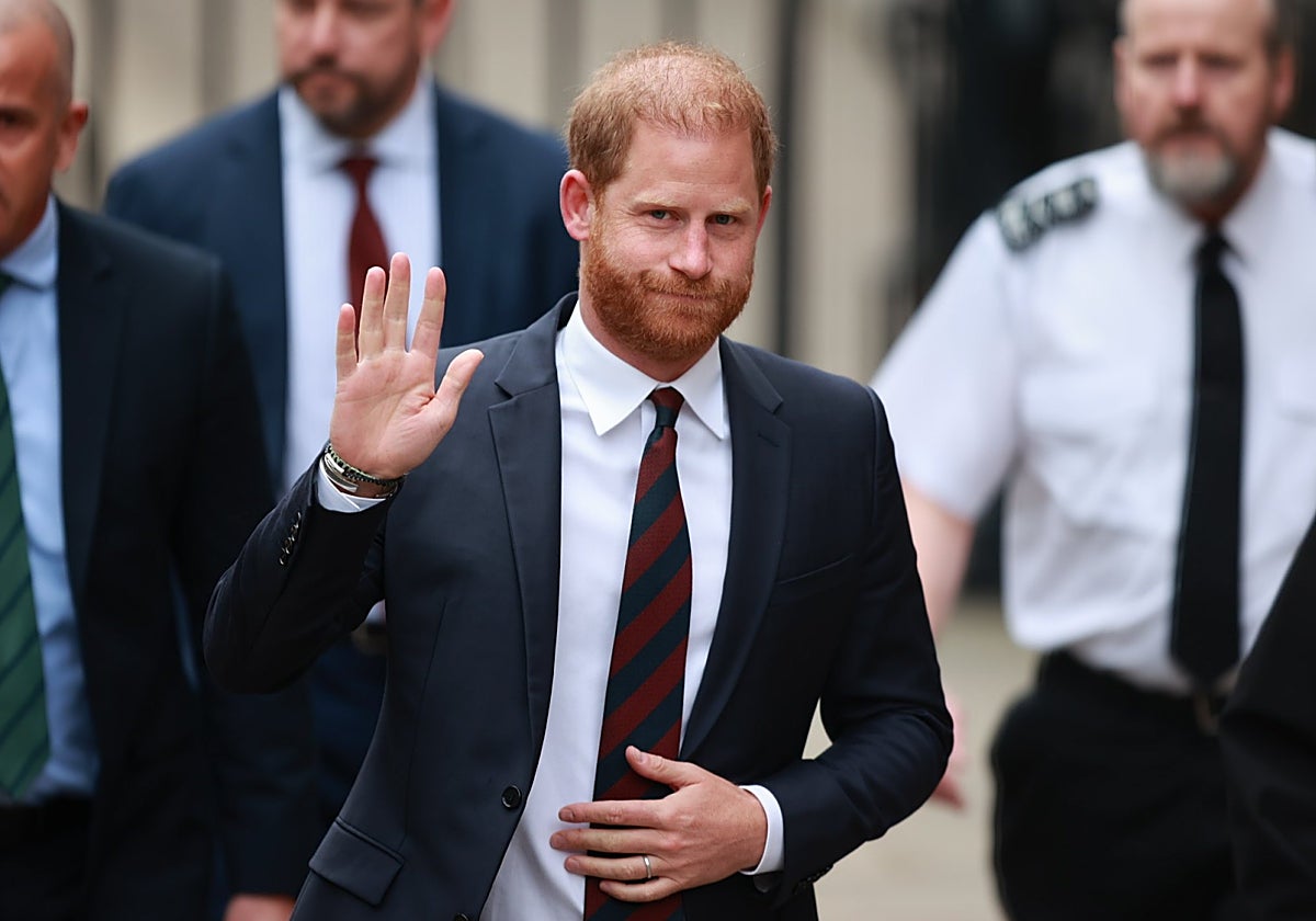 ¿Reencuentro real? Harry en Londres mientras Carlos III está en Balmoral