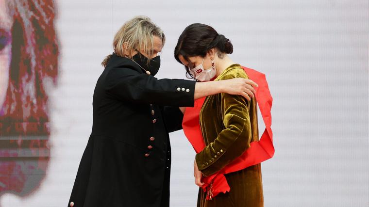 Nacho Cano e Isabel Díaz Ayuso mantienen una consolidada amistad desde que la política le entregara la Medalla de la Comunidad de Madrid en 2021
