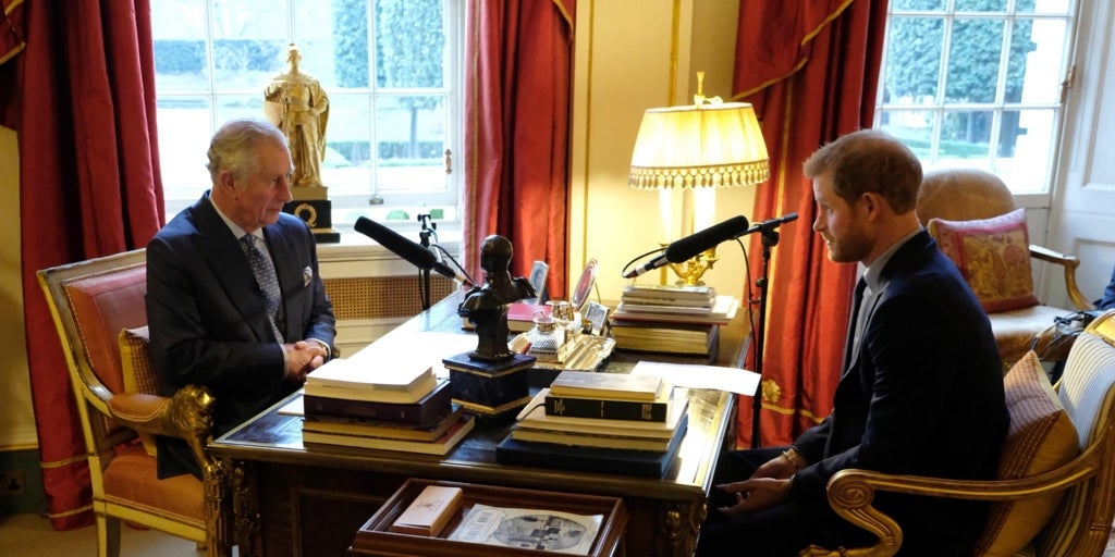 Un encuentro de 55 minutos entre el rey Carlos III y el príncipe Harry marca su primer cara a cara en 18 meses