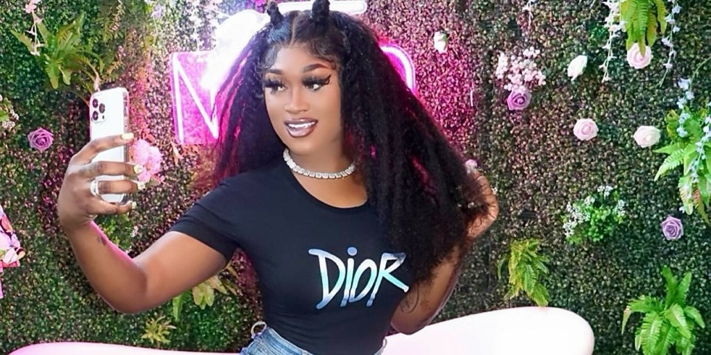 La influencer y cantante Lola Doll, entre la vida y la muerte tras ser tiroteada