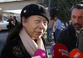 Junco, viuda de Bernardo Pantoja, vende cosas de su marido y alquila por 300 euros las habitaciones del piso de Isabel Pantoja