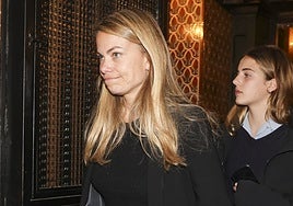 Un año después de perder a su padre y a su hermana Caritina, Carla Goyanes pasa por quirófano