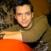 El zasca de Sergio Rivero de 'OT 4' a un comentario homófobo: «Quítame de esa lista, yo no soy hetero»