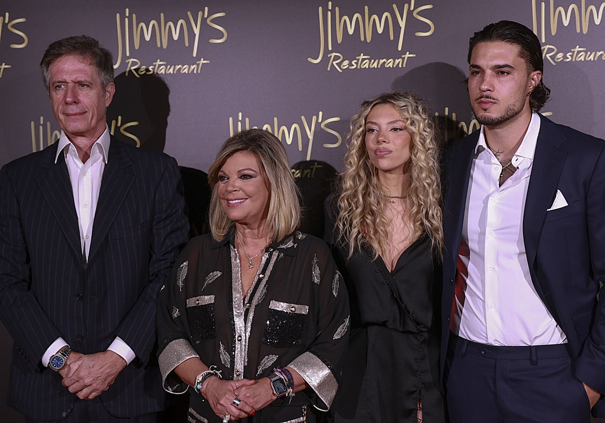 Terelu Campos con su hija, Alejandra Rubio, la pareja de esta, Carlo Costanzia, y su padre, Carlo Costanzia di Costigliole