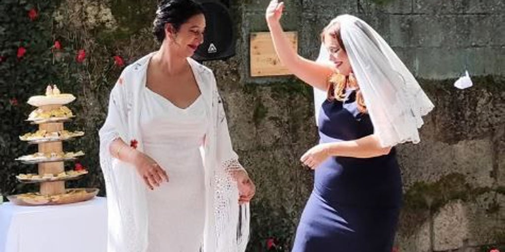 Una tarta nupcial de tortilla de patata, tarot y bebidas de Palestina: la boda de Ángela Rodríguez 'Pam'