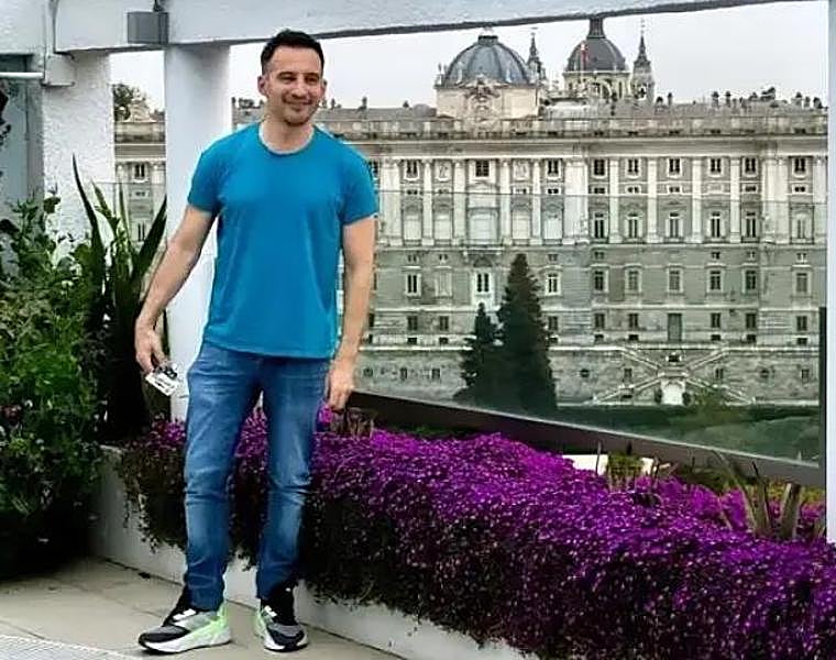 Alejandro Amenábar es propietario de un impresionante ático en Plaza de España, en Madrid