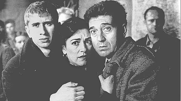 Carmen Maura durante la grabación de la película '¡Ay Carmela!', junto a Andrés Pajares y Gabino Diego