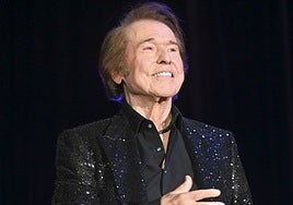 Raphael pospone otro concierto por «prescripción médica»