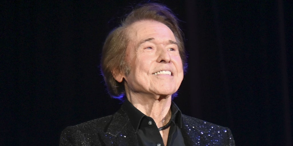 Raphael pospone otro concierto por «prescripción médica»