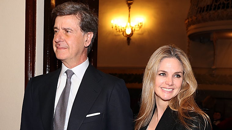 Así fue la primera boda de Cayetano Martínez de Irujo con Genoveva Casanova: en el Palacio de Dueñas, 200 invitados y mariachis