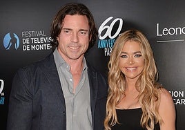 Denise Richards rompe su silencio con un desgarrador testimonio y Aaron Phypers contraataca en los tribunales: «Ella miente»
