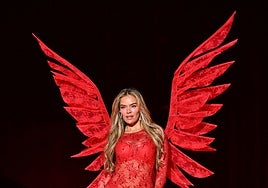 El sensual conjunto lencero de Karol G para desfilar por primera vez con Victoria's Secret: «Oficialmente un angelito»