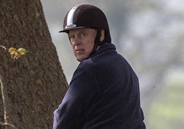 Juego de Tronos en Windsor: retiran el estandarte del Príncipe Andrés, un símbolo de «una alta traición»