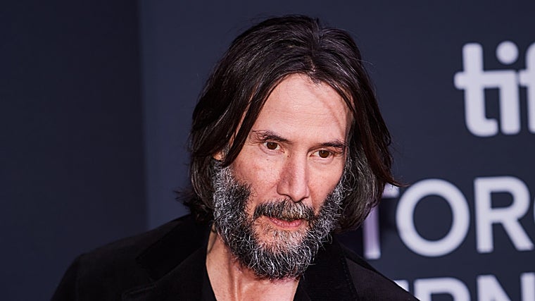 El susto más surrealista de Keanu Reeves: una fan quiso meterse en su coche al grito de «¡Soy tu divina esposa!»