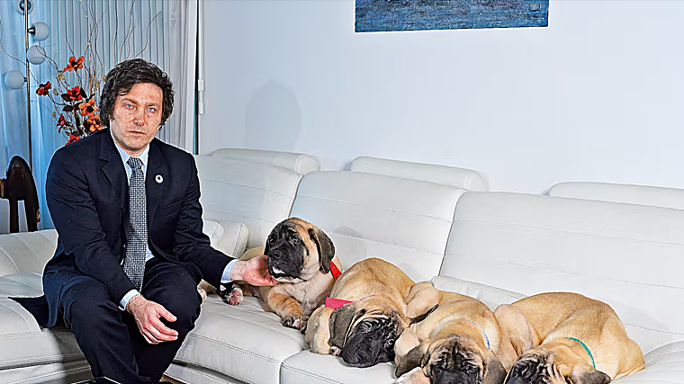Milei con su perros clonados