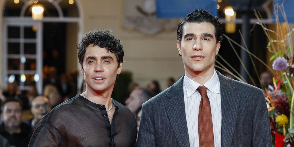 Los Javis: el fenómeno creativo detrás de 'La bola negra' que une a Penélope Cruz y Glenn Close