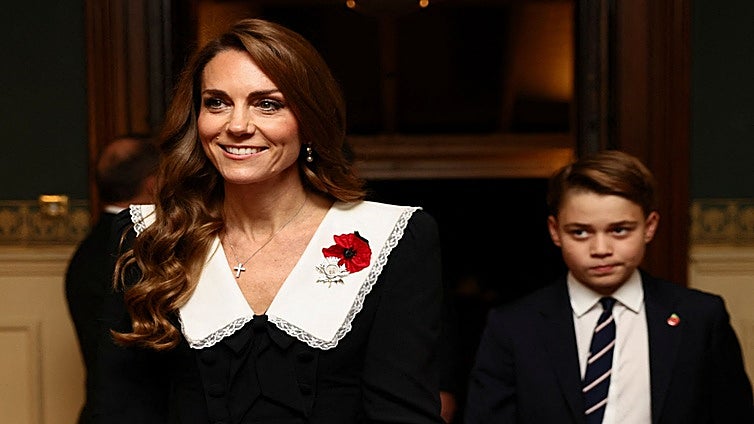 Kate Middleton sin Guillermo y con su hijo, protagonistas en el concierto del Día del Recuerdo