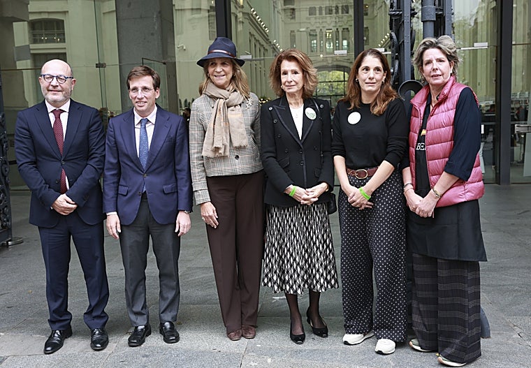 La Infanta Elena inaugura la 54ª edición del Rastrillo Navideño de Nuevo Futuro