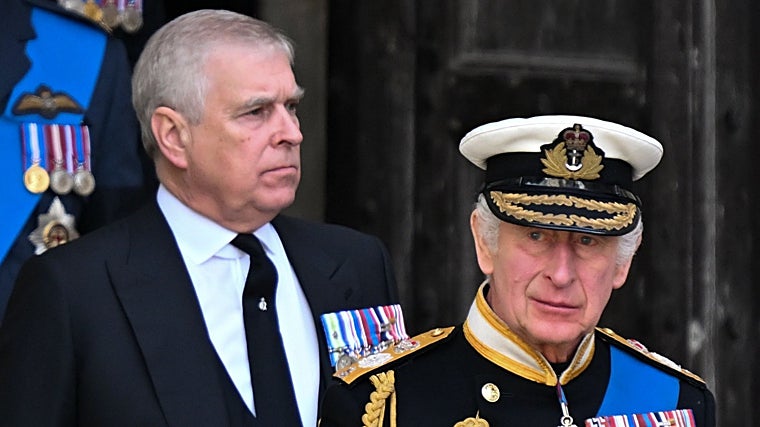 Carlos III cumple 77 años entre tensiones familiares y reformas urgentes