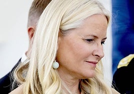 La Princesa Mette-Marit, acusada de encubrir a su hijo tras los escándalos sexuales
