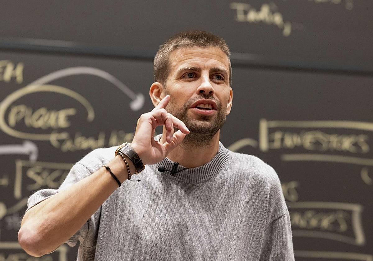 Gerard Piqué impartiendo su clase en Harvard