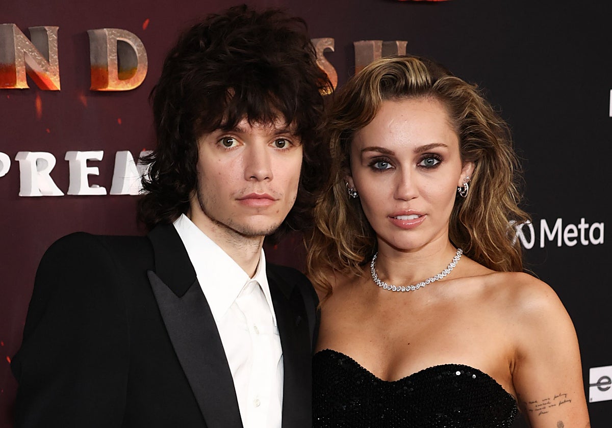 Miley Cyrus y Maxx Morando se comprometen tras cuatro años de relación