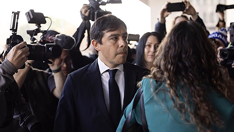 Condenado a dos años y medio de prisión uno de los cinco médicos que suministró ketamina y causó la muerte de Matthew Perry