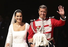 La salud de Cayetano Martínez de Irujo no impide su luna de miel soñada