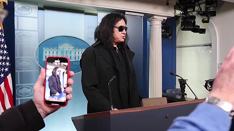 Gene Simmons de Kiss visita la Casa Blanca previo a recibir el Kennedy Center Honors