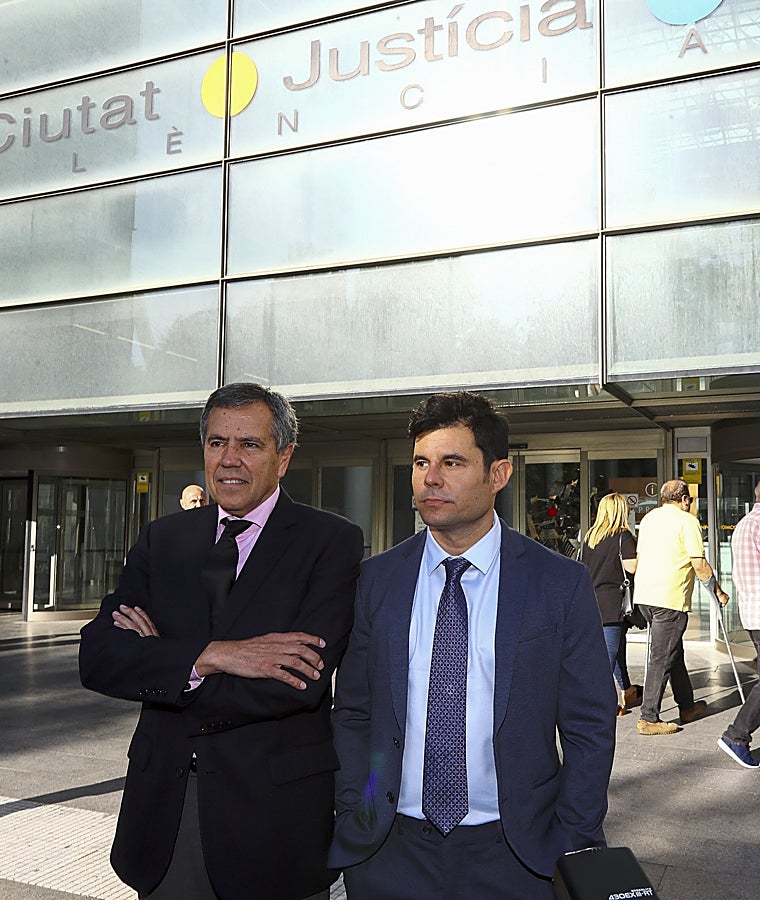 Fernando Osuna junto a su cliente, Javier Santos