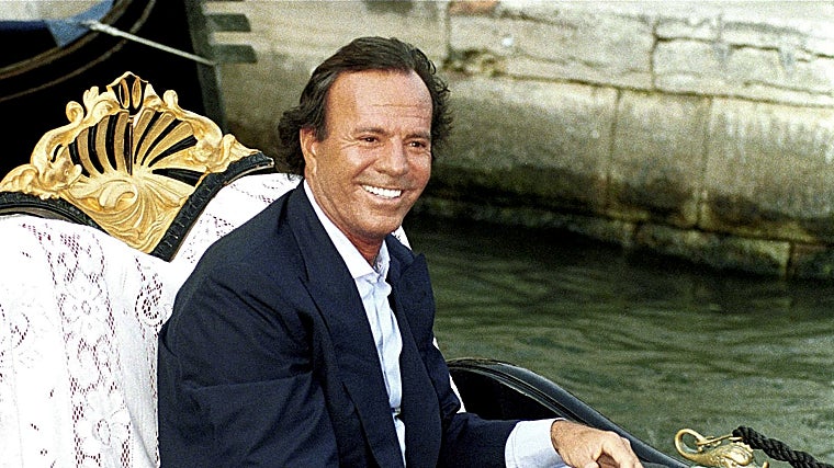 Julio Iglesias' Galician house, up in the air: he could put it up for sale without having lived there