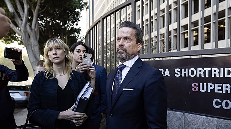 Alan Jackson na porta do tribunal