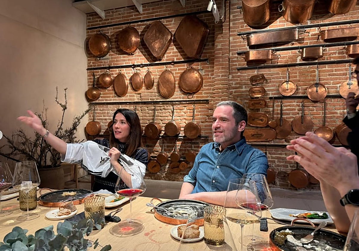 Bárbara Goenaga y Borja Sémper, en la celebración de cumpleaños.