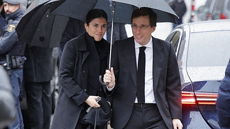 Entre as flores e a memória do seu sorriso, uma resposta íntima envolve a Rainha Sofia durante a sua despedida da Princesa Irina.