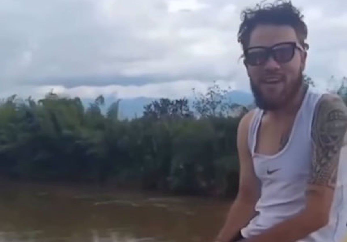 Ángel Montoya, antes de lanzarse a las aguas del río Cauca.