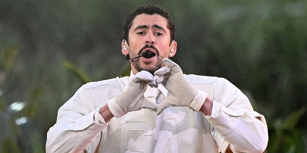 Rosalía, Jennifer Lopez, Ariana Grande... las estrellas se rinden ante Bad Bunny y él  borra su Instagram