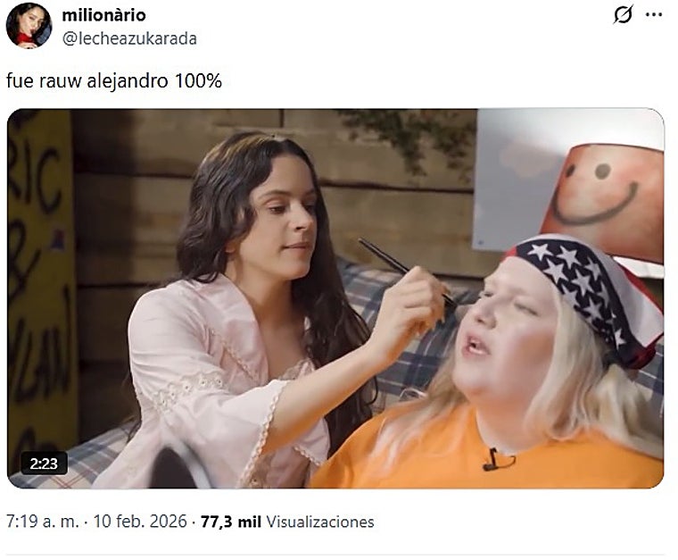 Rosalía maquilla a Esty mientras hablan de esta experiencia