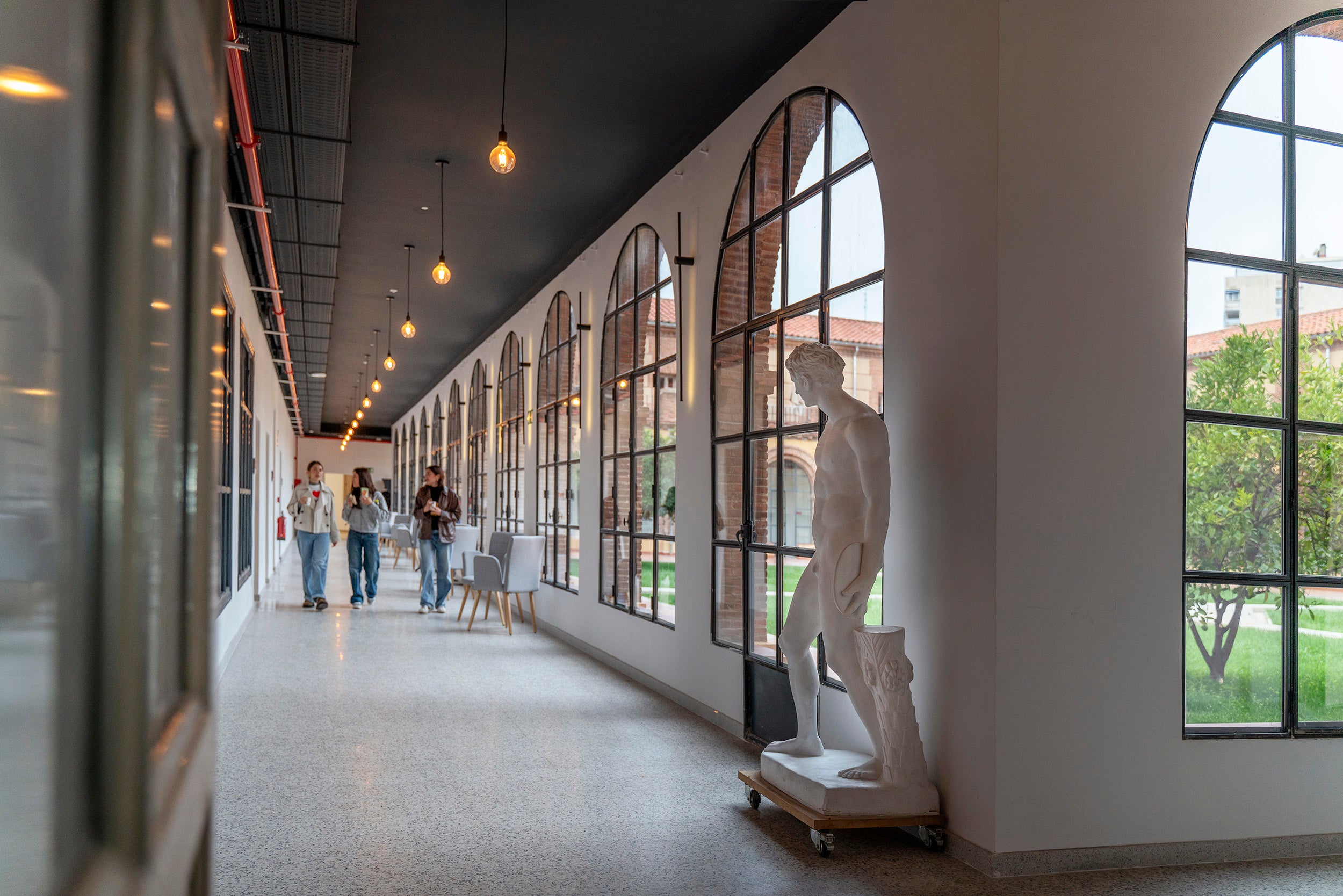 Liderazgo Académico Argentino: Universidad X Destaca por Innovación, Tecnología y Amplia Oferta Educativa